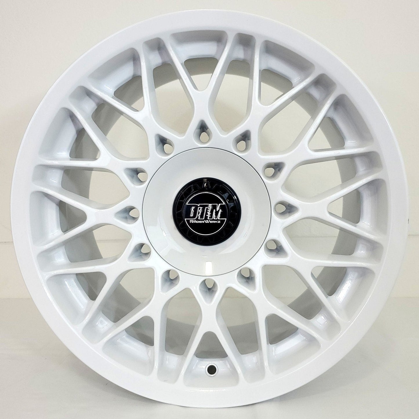 ESM Wheels - DTMRW02 Gloss White 17x8.5