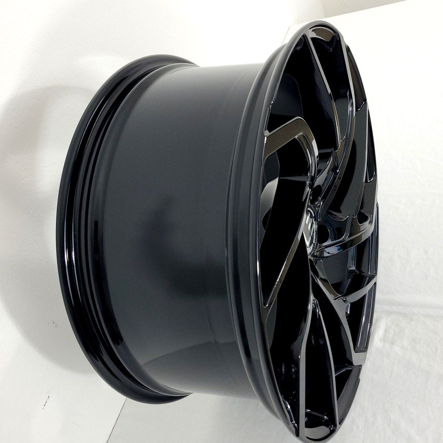 Luxxx Wheels - LE15 Gloss Black 20x9
