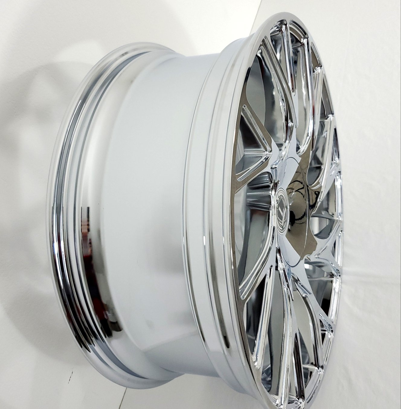 Luxxx Wheels - LUX32 Chrome 22x9