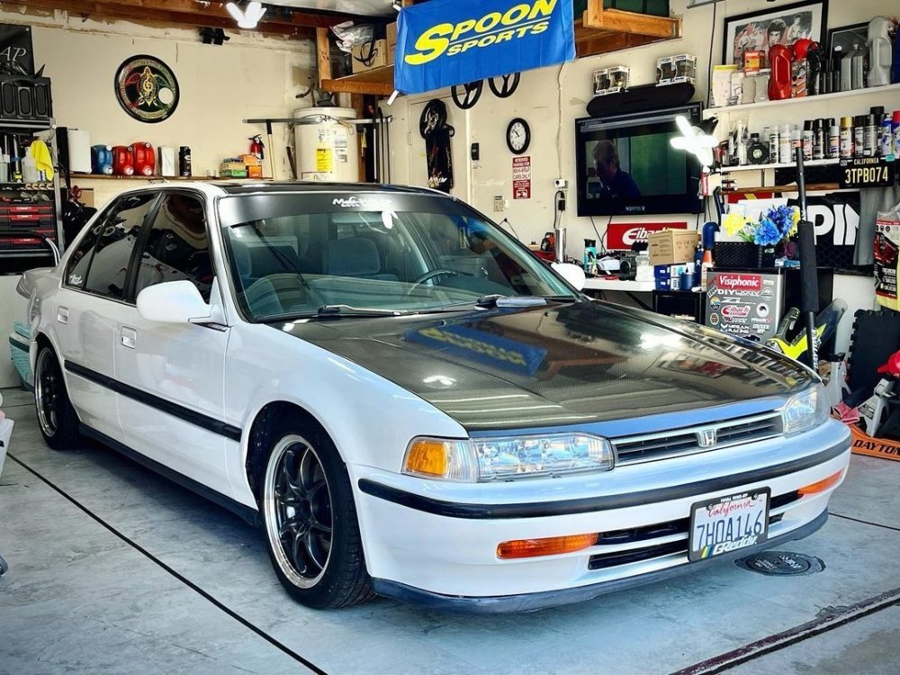 Gloss White Blue Shift