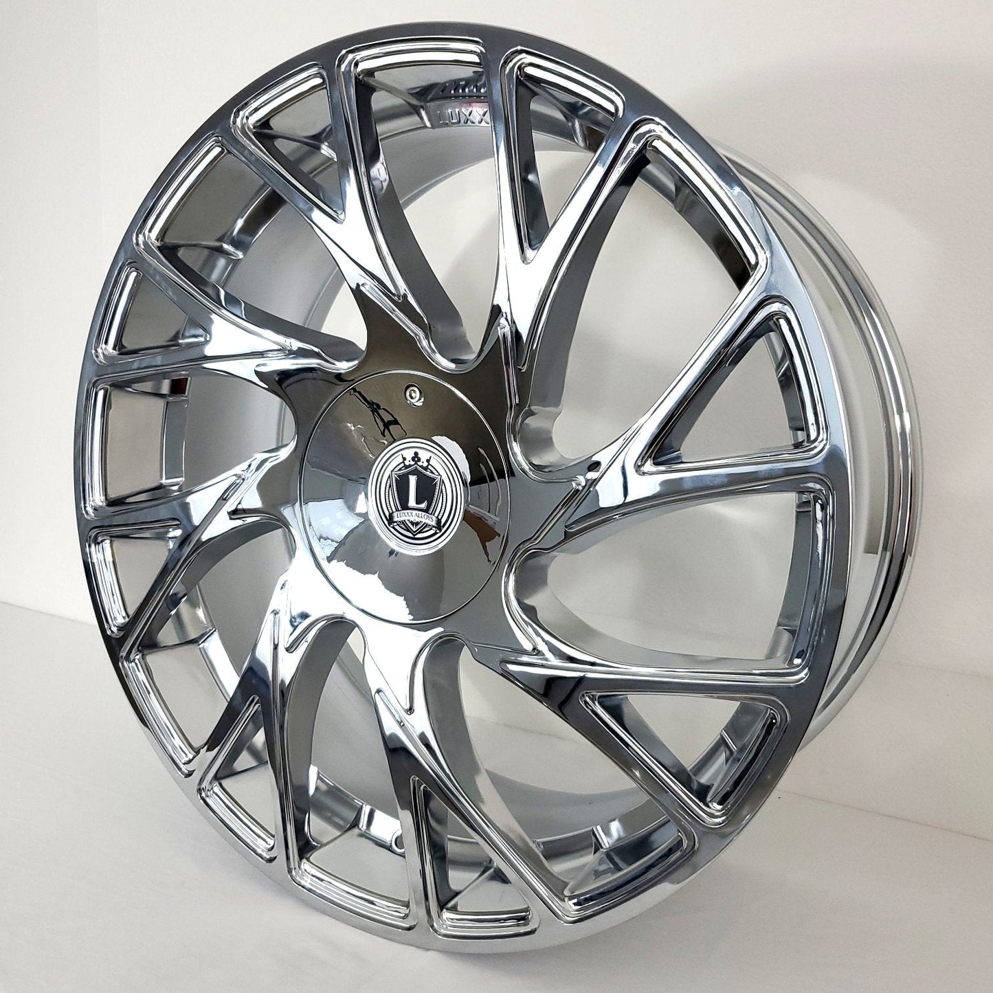 Luxxx Wheels - LUX32 Chrome 22x9