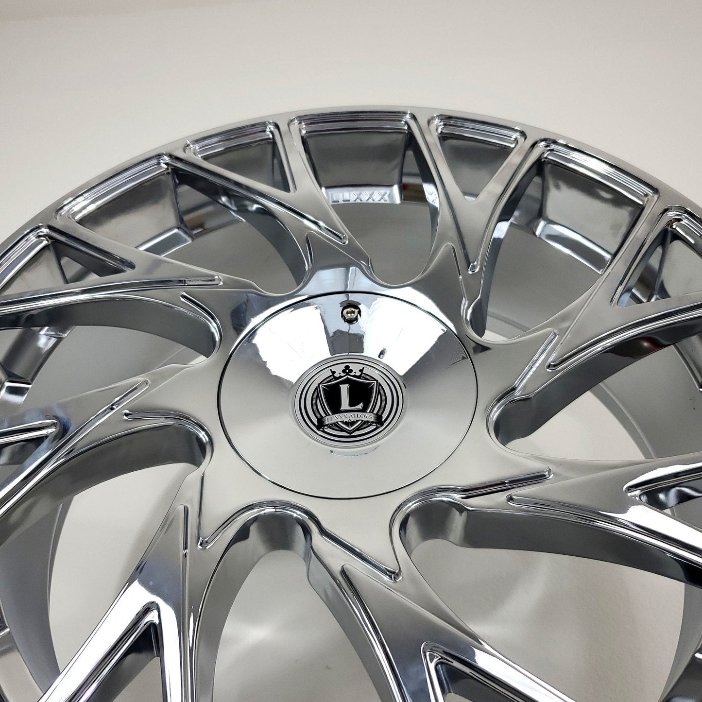 Luxxx Wheels - LUX32 Chrome 22x9