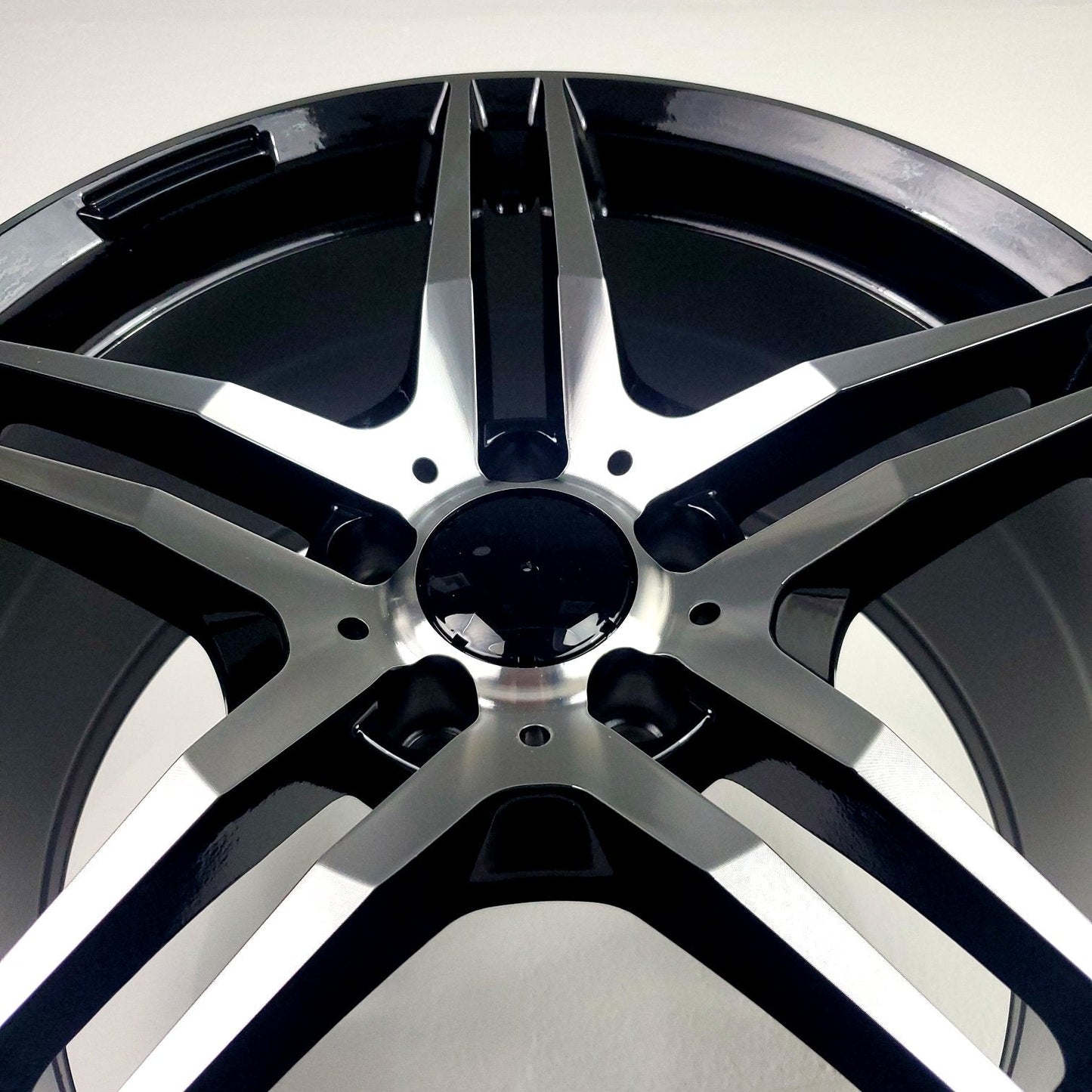 Replica Wheels - MB3 Gloss Black Machined Face 18x8.5