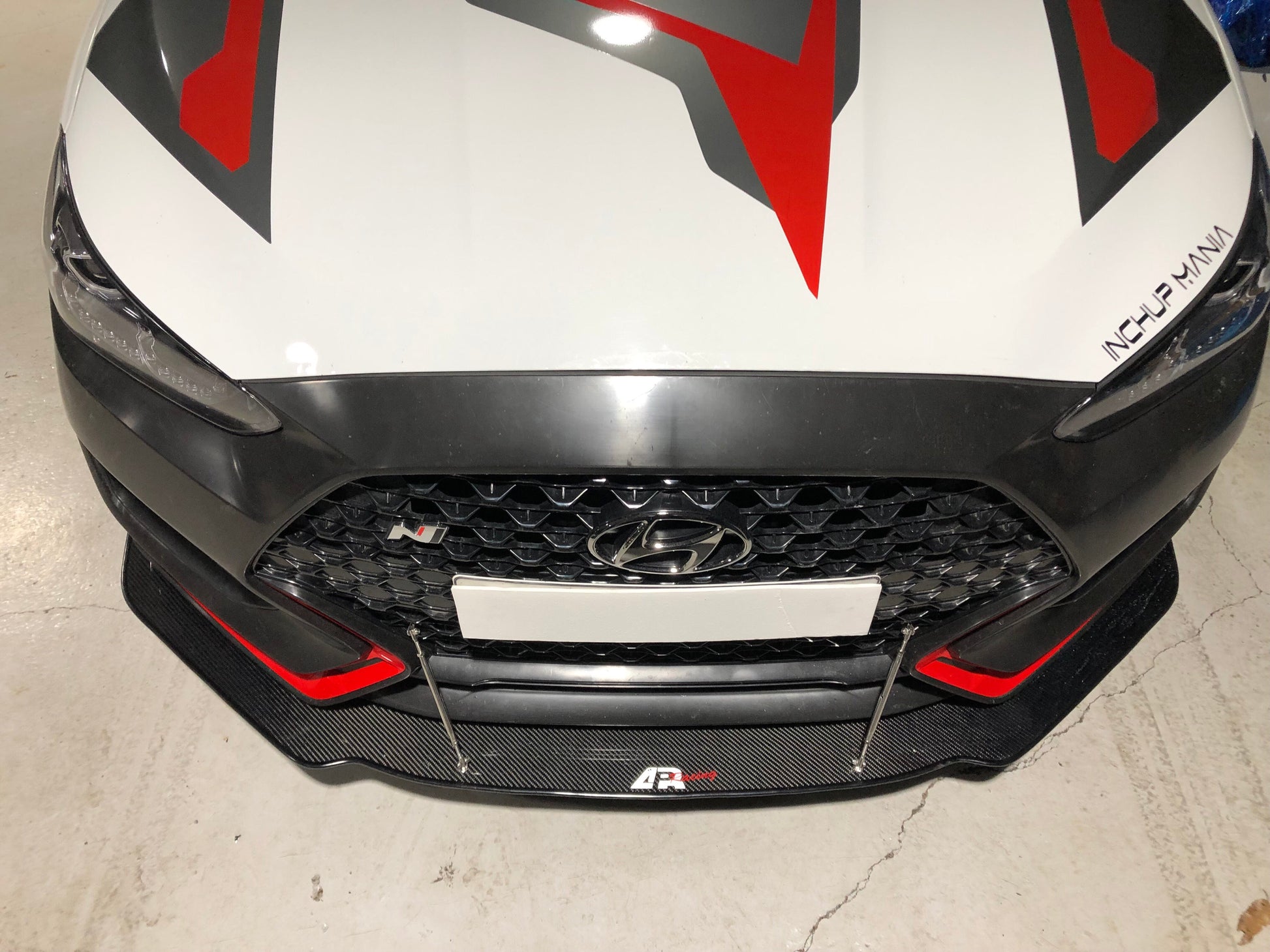 APR Performance Carbon Fiber Wind Splitter With Rods - CW-600019-C-Dub Tech
