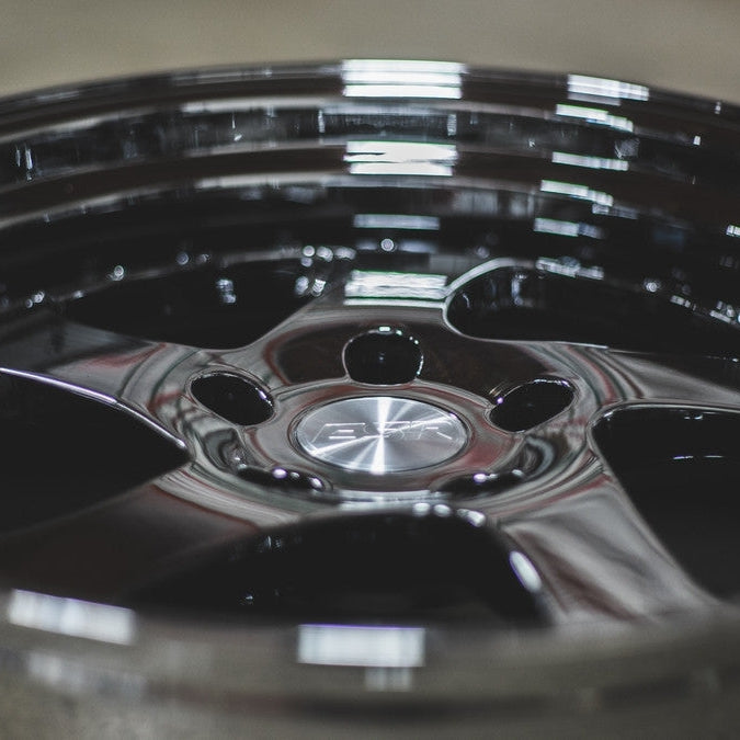 SR02 VACUUM BLACK CHROME