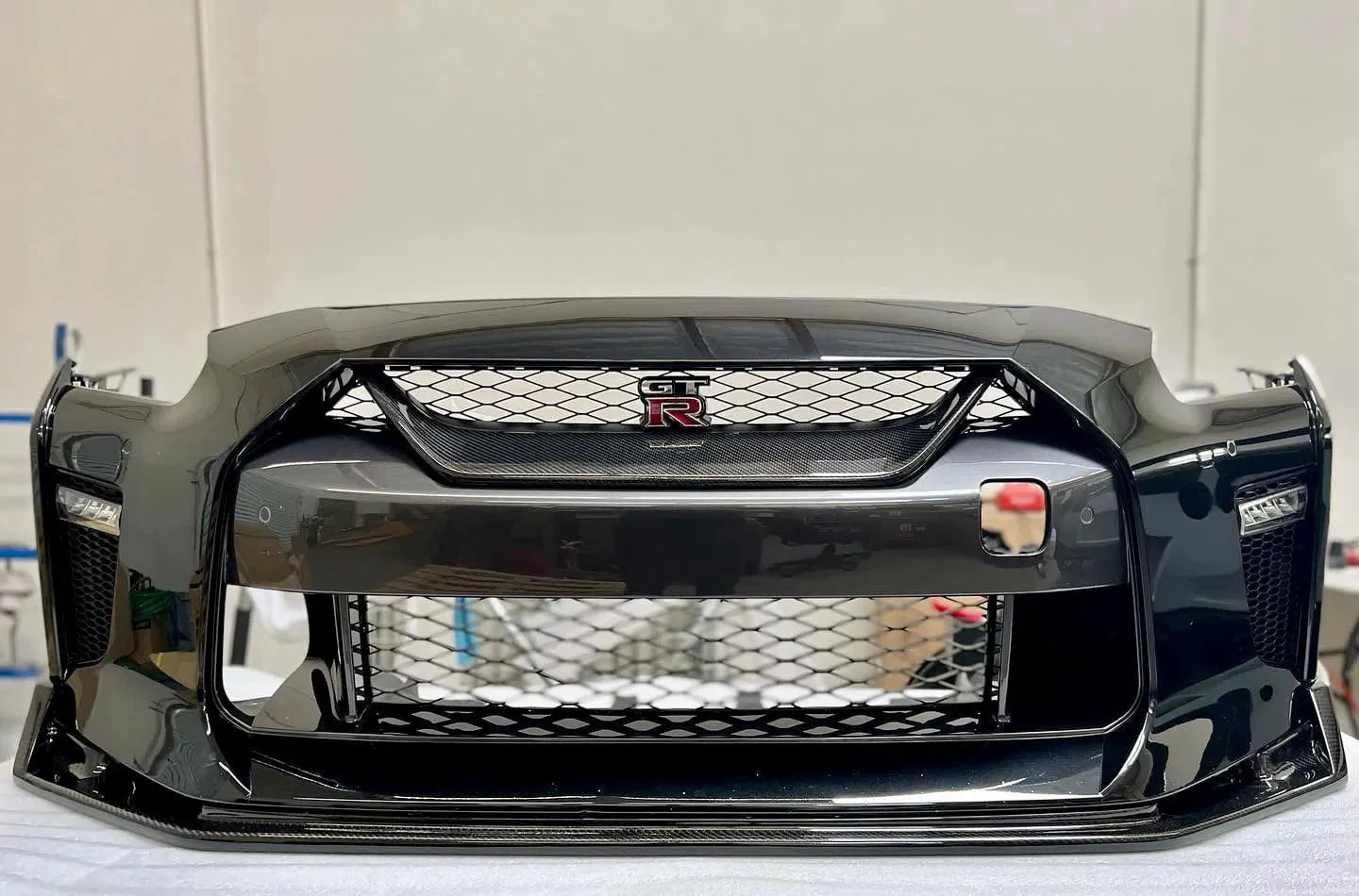 N-Tune Spec T Front Splitter w/ Brake Duct (CF):2017-2022 NISSAN R35 GTR