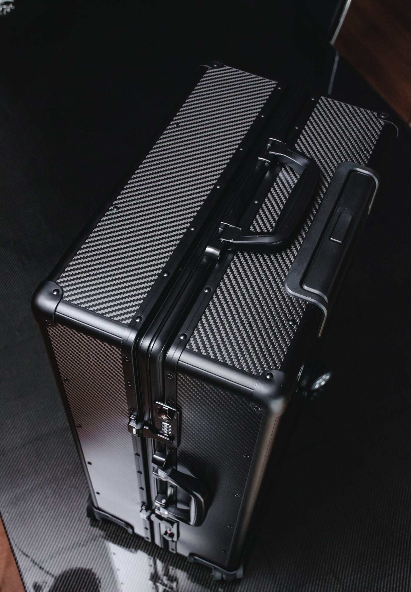 CMST DRY CARBON FIBER SUITCASE