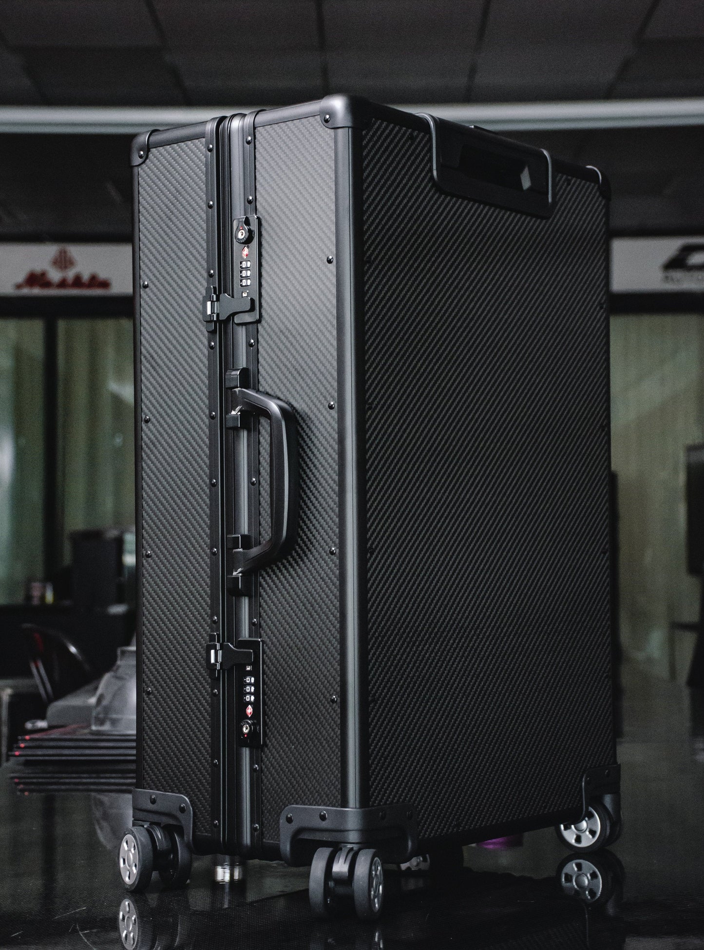 CMST DRY CARBON FIBER SUITCASE