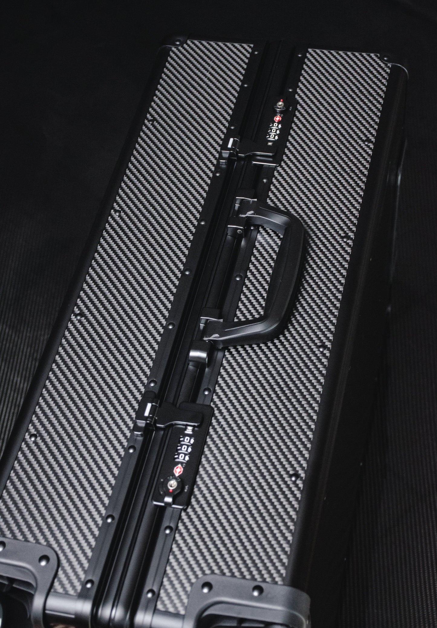 CMST DRY CARBON FIBER SUITCASE