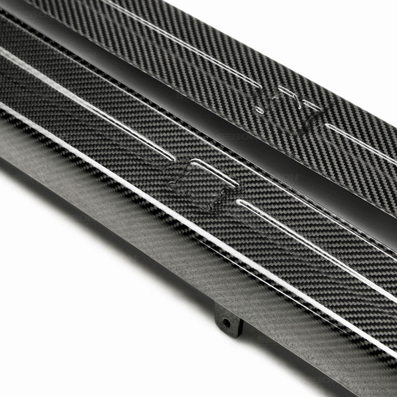 Seibon 09-10 Nissan GTR R35 OEM Style Carbon Fiber Door - DS0910NSGTR