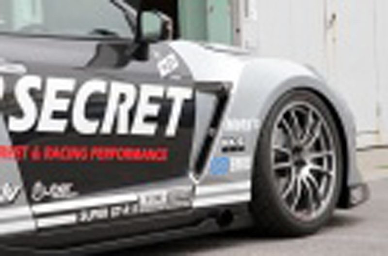 Top Secret Front Wide Fender Set (+20mm) (FRP) for 2009-19 Nissan GT-R [R35]